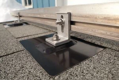 Cârlig intermitent pentru sistemul de montare a acoperișului din zona zoster solară